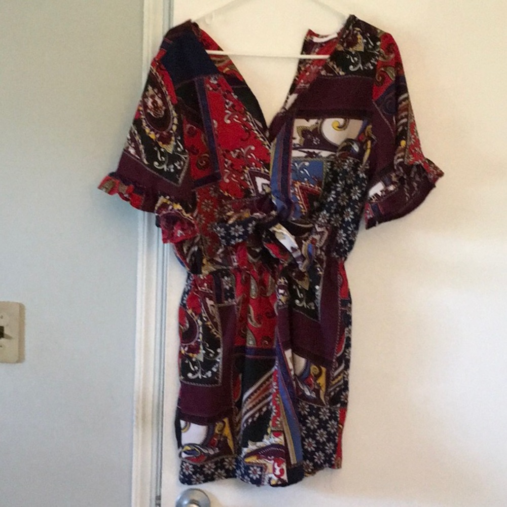 adorable, New York and Company romper. Front cut out with ties